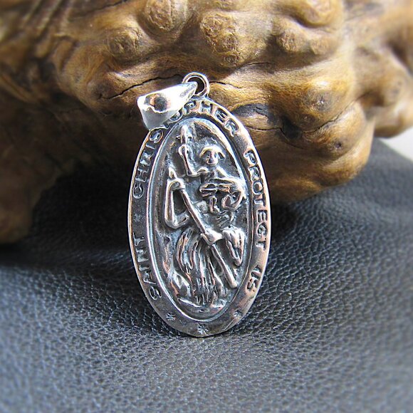 Solid 925 Sterling Silver St. Christopher and Baby Jesus Crossing River Pendant - Picture 1 of 10